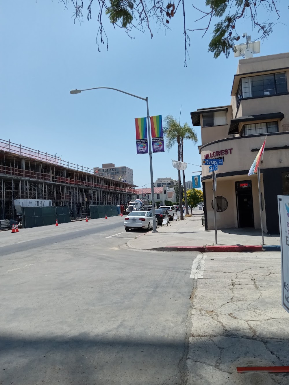 Hillcrest Smog & Repair's 4.7-star rating and positive customer reviews displayed at their San Diego auto service center